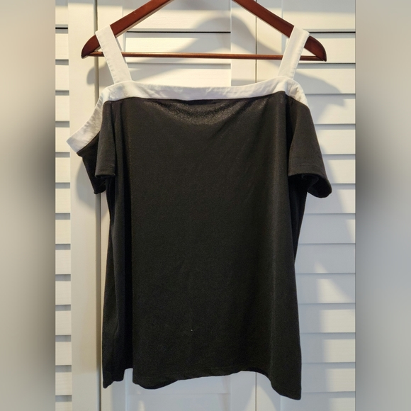 Black top with drop sleeves - Picture 3 of 4